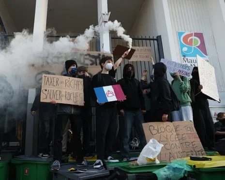 New France's PM Faces Mounting Scrutiny as Nationwide Strikes Disrupt Schools and Transport